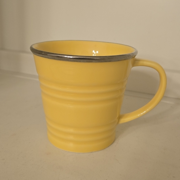 ⭐️40% Off⭐️ Starbucks 2007 Yellow Sand Bucket with Silver Rim 14oz Mug - Picture 2 of 6